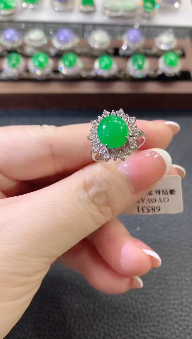 18K金镶嵌戒指翡翠A88