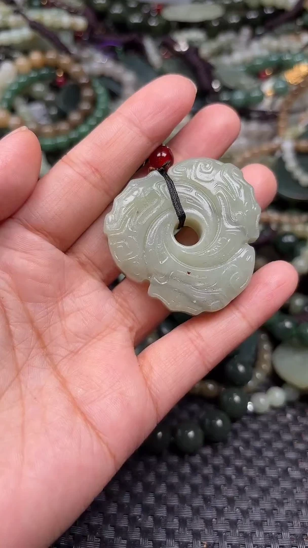 颈饰未镶嵌和田玉1