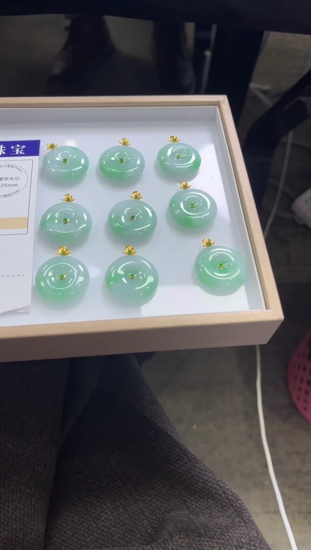 颈饰18K金镶嵌翡翠V442 /多样性发一件/配绳子