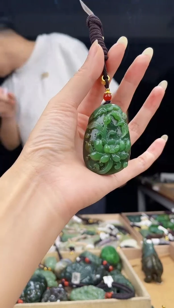 颈饰未镶嵌和田玉1