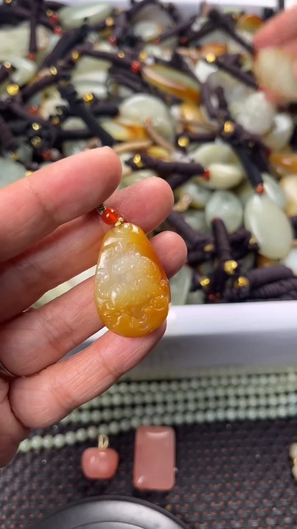 【闪购商品】和田玉颈饰未镶嵌多样性发货没有证书拍一发一有瑕