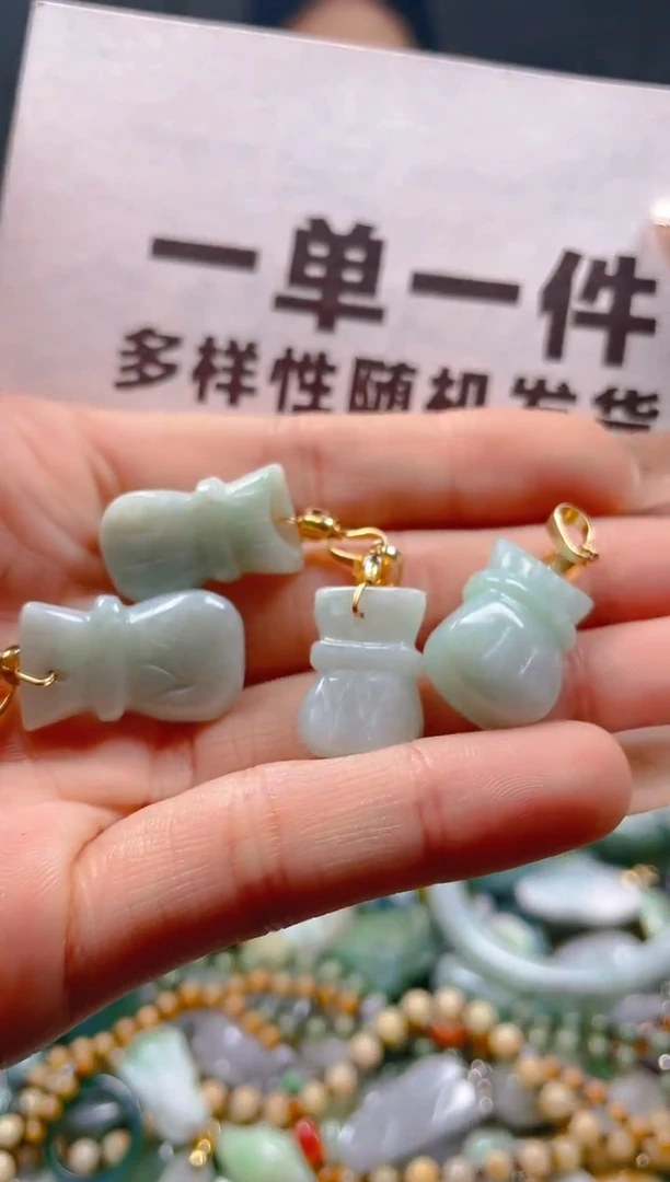 【闪购商品】翡翠颈饰未镶嵌一单一个多样性随机发一件