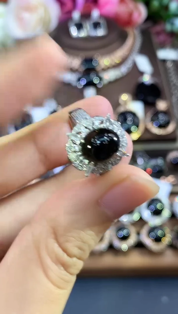 18K金镶嵌戒指翡翠B77