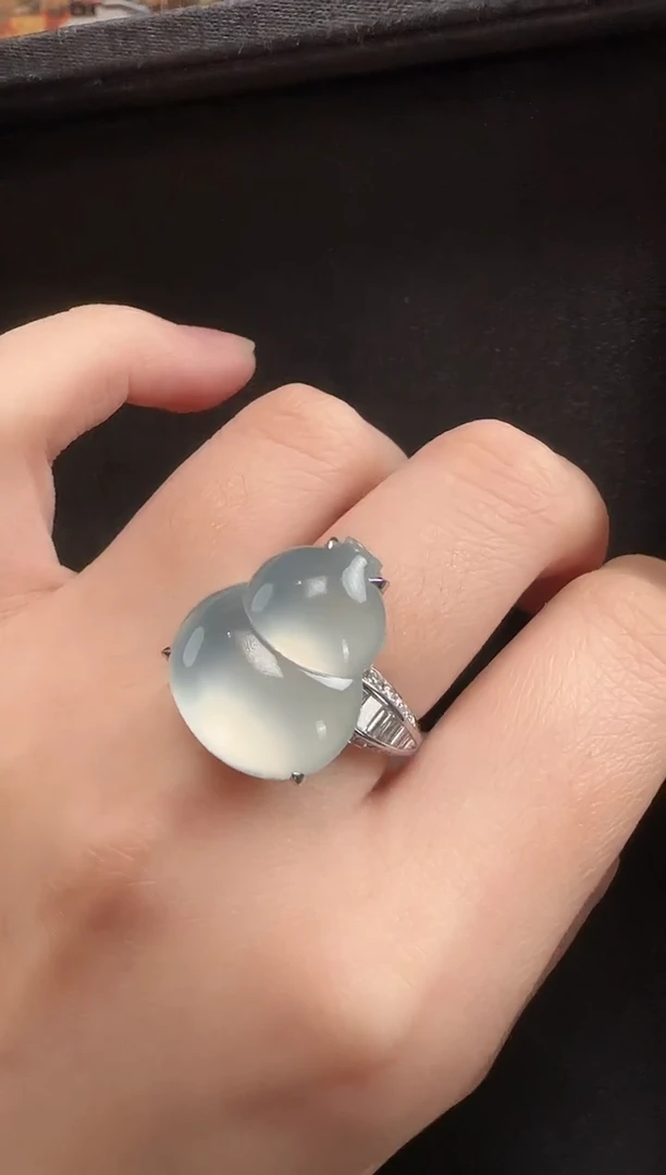 18K金镶嵌戒指翡翠154葫芦一只