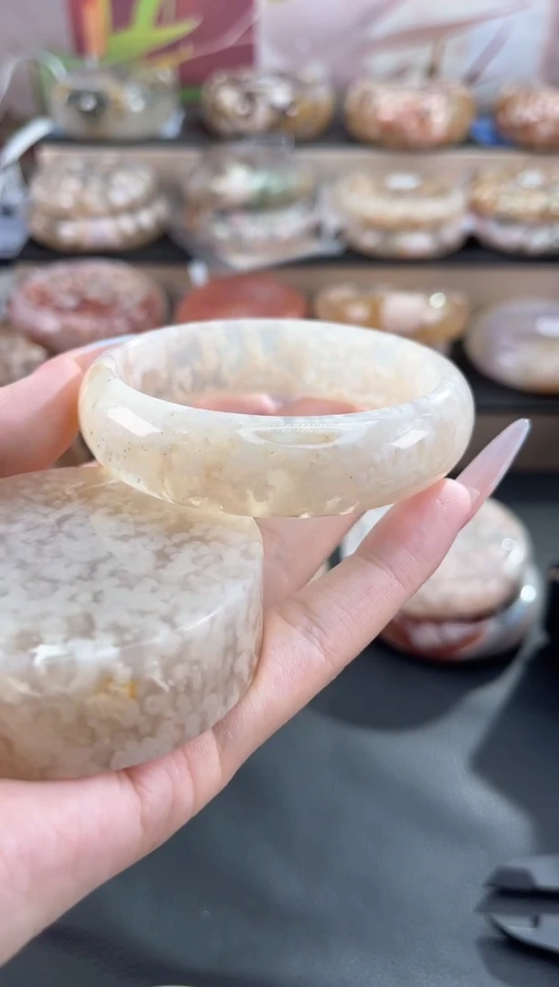 未镶嵌手镯石英质玉58