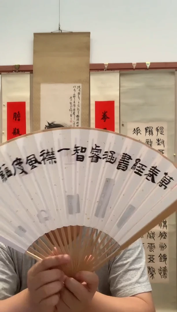 书法J何老师书法成扇 双面带锦盒一件