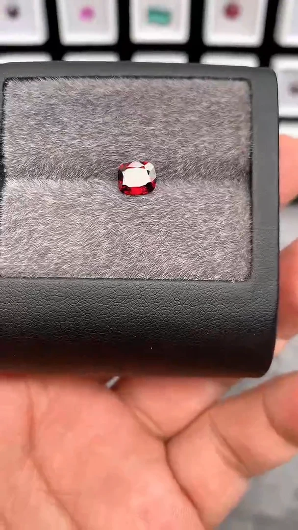 未镶嵌裸石尖晶石1.03克拉