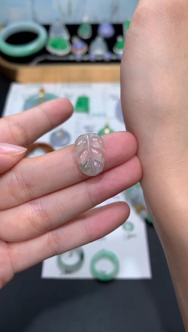 未镶嵌挂件翡翠48小时鉴赏期 退货不扣服务费
