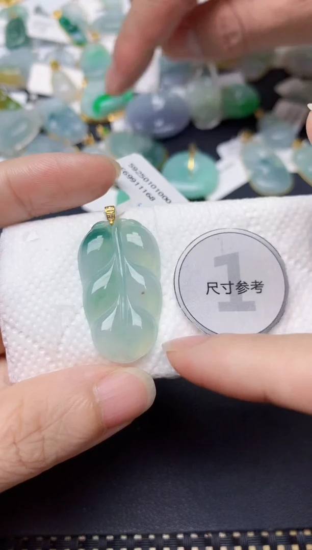 翡翠18K金镶嵌颈饰天然缅甸A货翡翠
