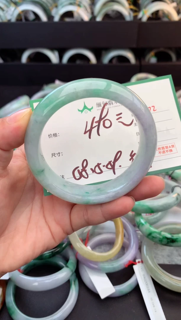 未镶嵌定制翡翠毛货需精细抛光+多人