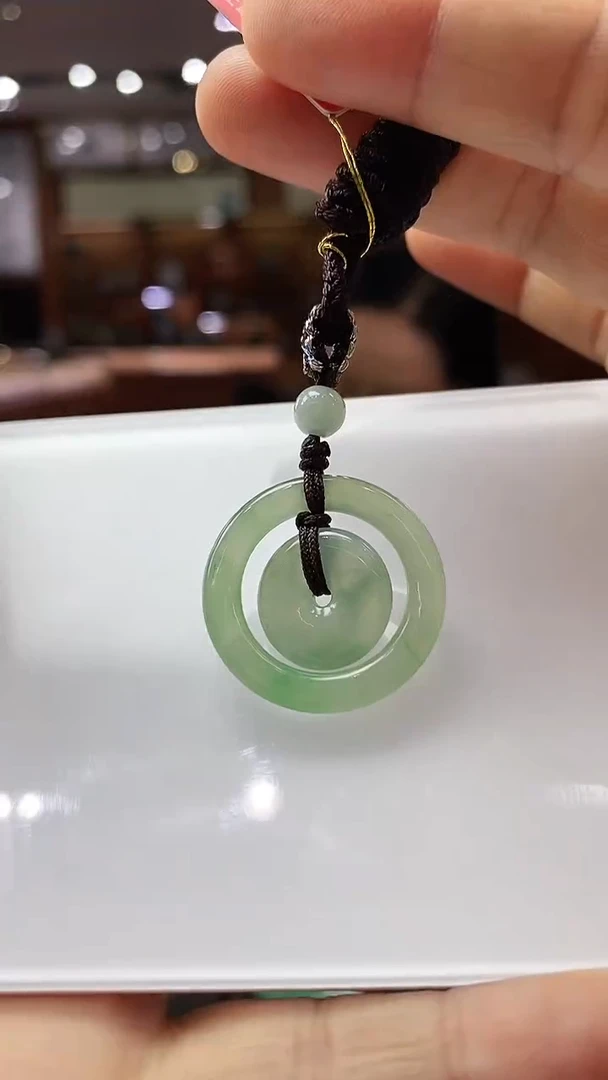 翡翠未镶嵌颈饰子母扣