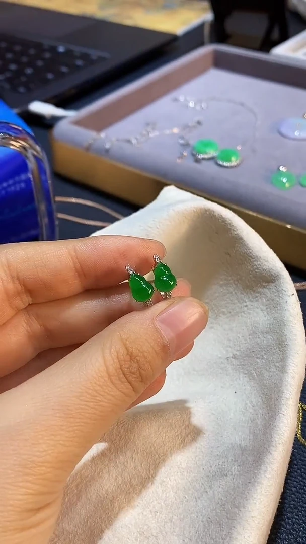 翡翠18K金镶嵌耳饰耳饰 卡８加