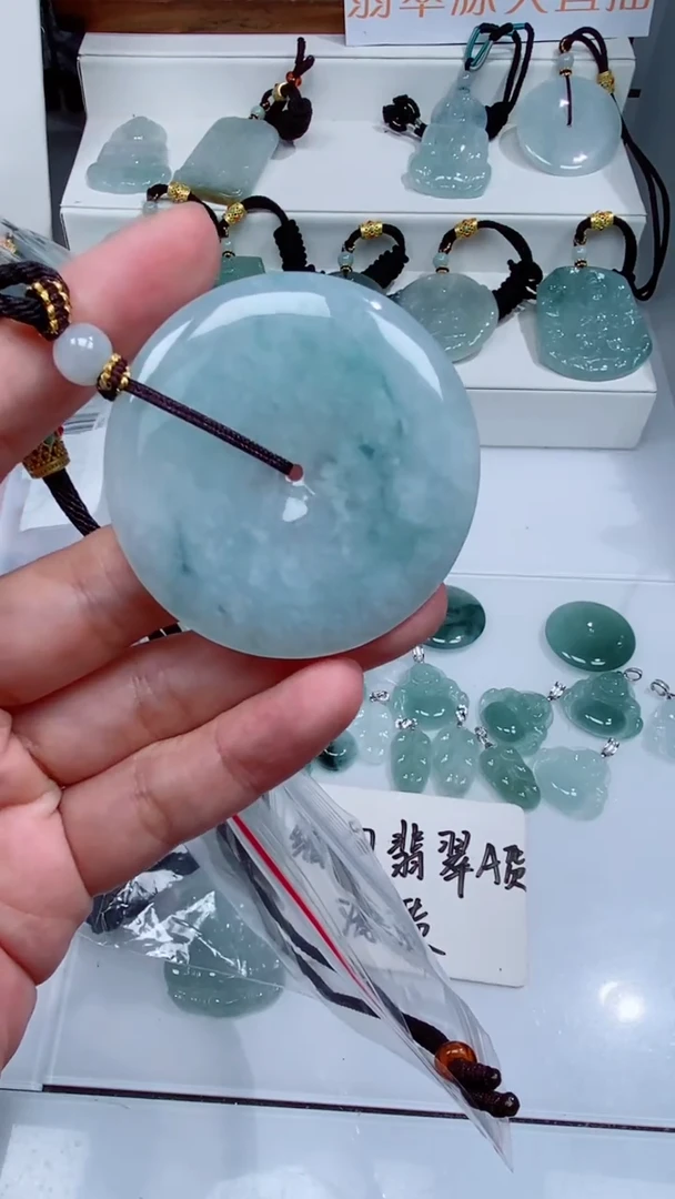 颈饰未镶嵌翡翠吊坠