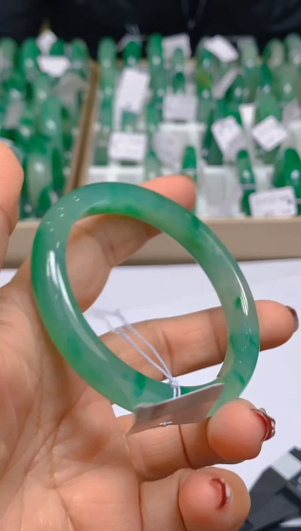 【闪购商品】石英质玉手镯未镶嵌冰美人非洲翠A货，冰种