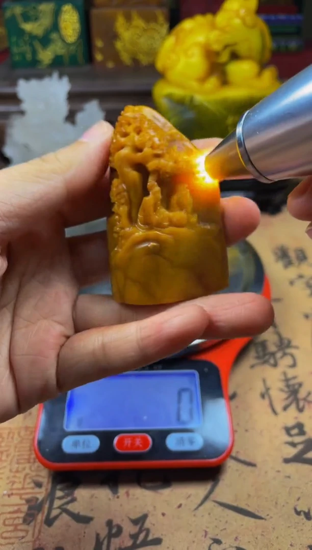 寿山石印石黄冻石高浮雕作品 长乐