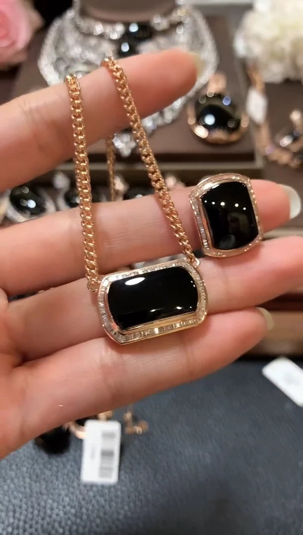 18K金镶嵌戒指翡翠?*?m53戒指+项链