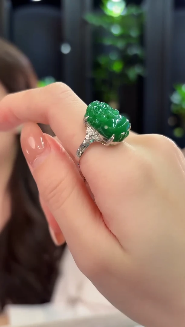 18K金镶嵌戒指翡翠 缅甸A货/支持复检/一件