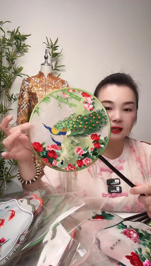 刺绣双面团扇绣花