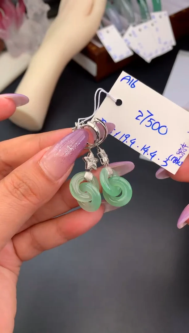 【闪购商品】翡翠耳饰未镶嵌耳坠
