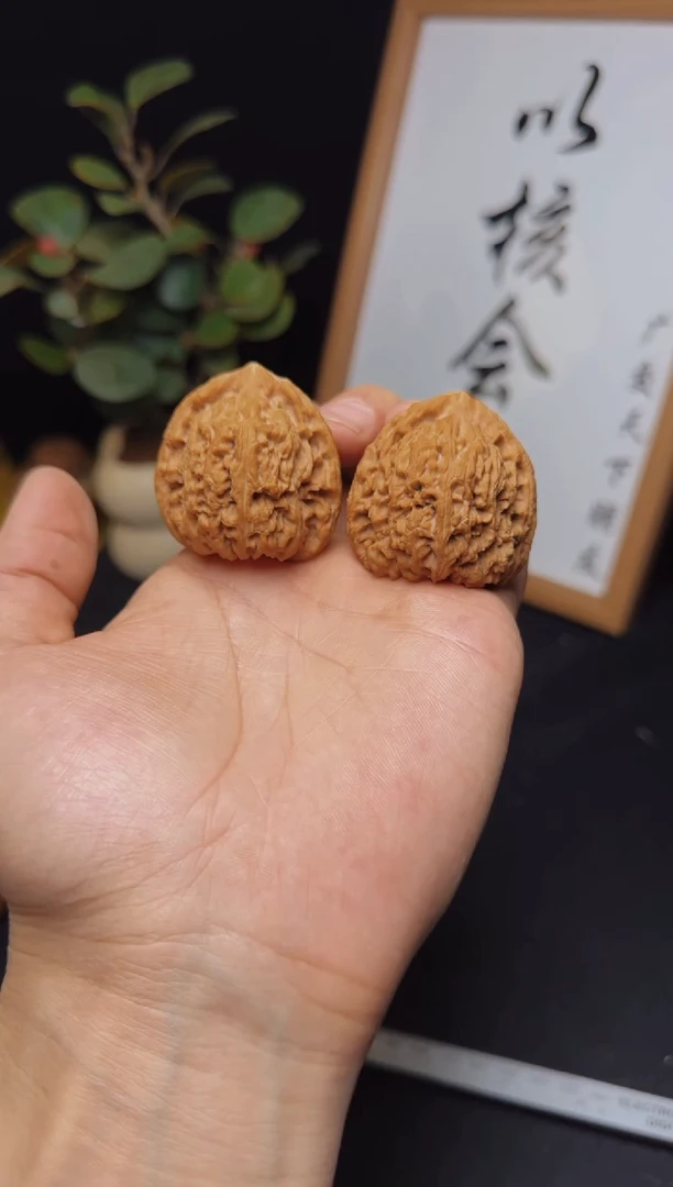【闪购商品】文玩核桃把件南疆石