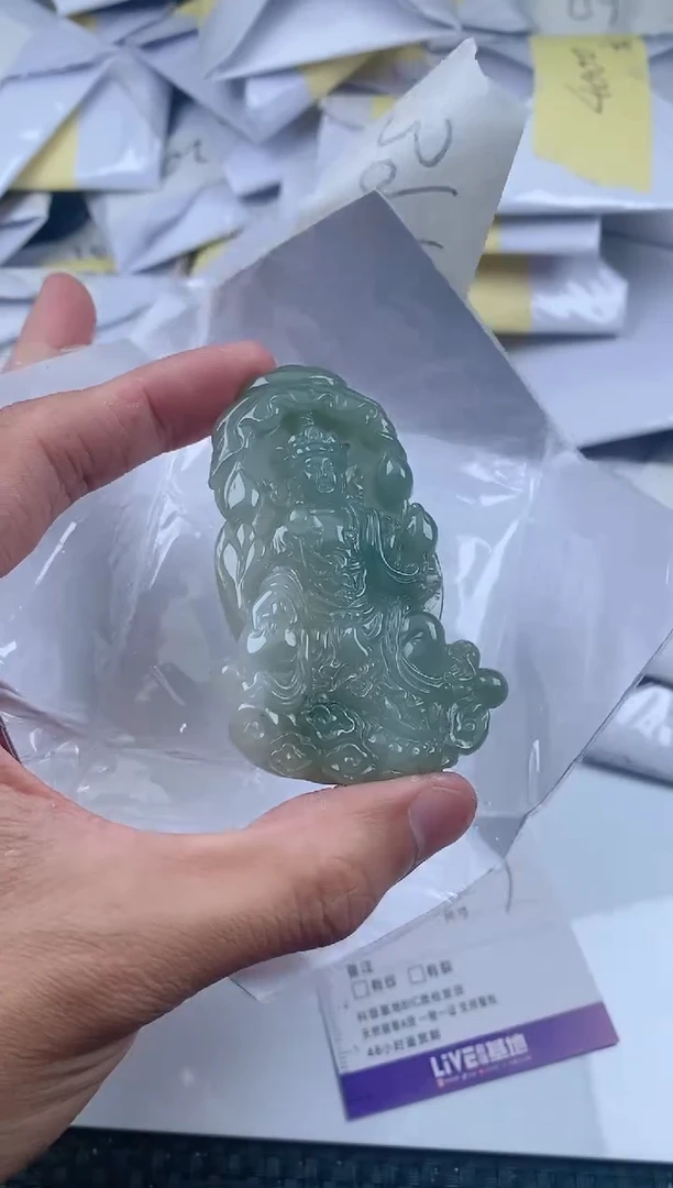 翡翠未镶嵌颈饰