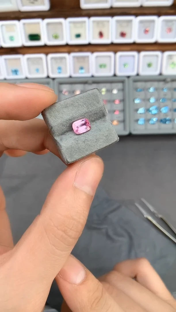 【闪购商品】定制蓝宝石裸石未镶嵌1.5ct