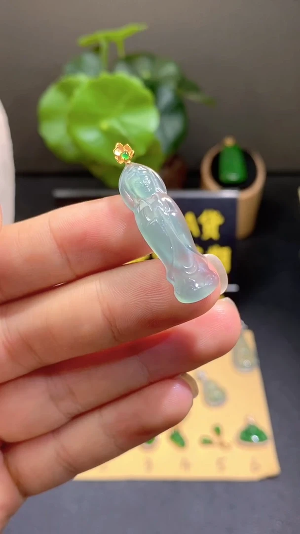 颈饰18K金镶嵌翡翠翡翠A货