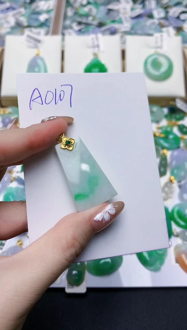 翡翠未镶嵌颈饰0000000000