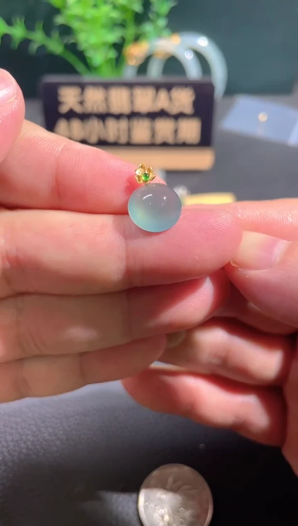 翡翠18K金镶嵌颈饰翡翠