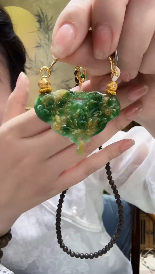 颈饰未镶嵌翡翠吊坠