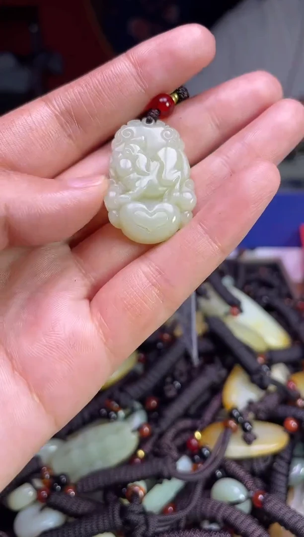 未镶嵌和田玉挂件1