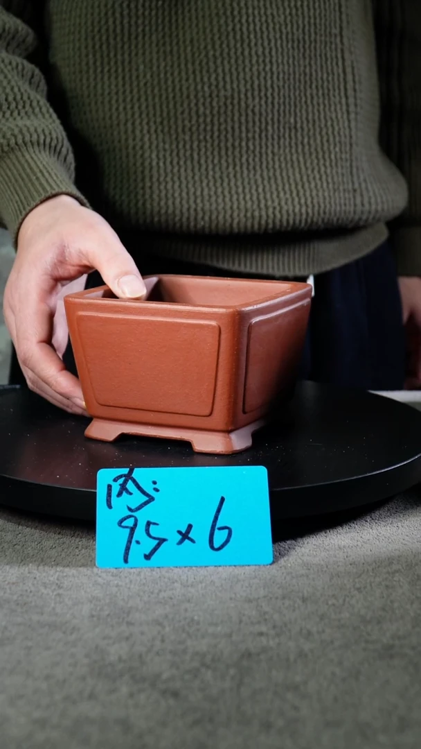 A宜兴紫砂小花盆