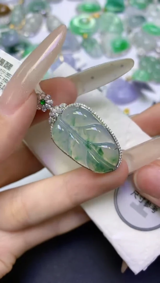 颈饰18K金镶嵌翡翠天然缅甸翡翠A货百元以上9元证书费自理