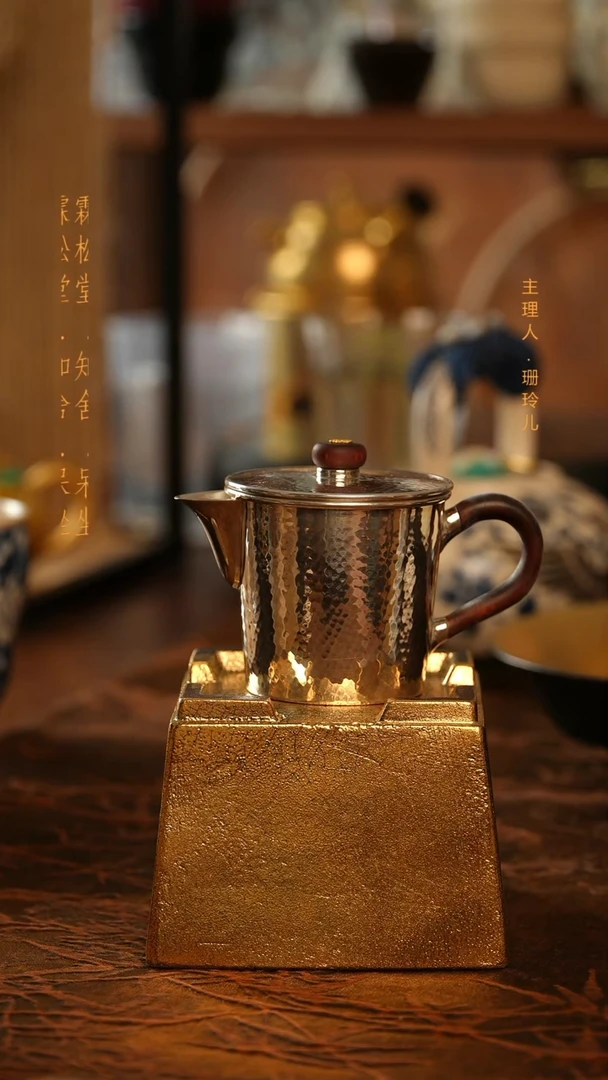 呆坐锤纹江山壶·········