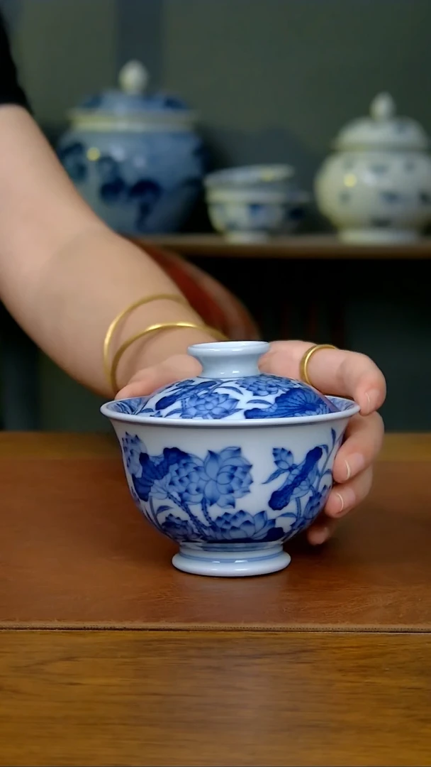 陶瓷并蒂莲两才盖碗（柴窑）