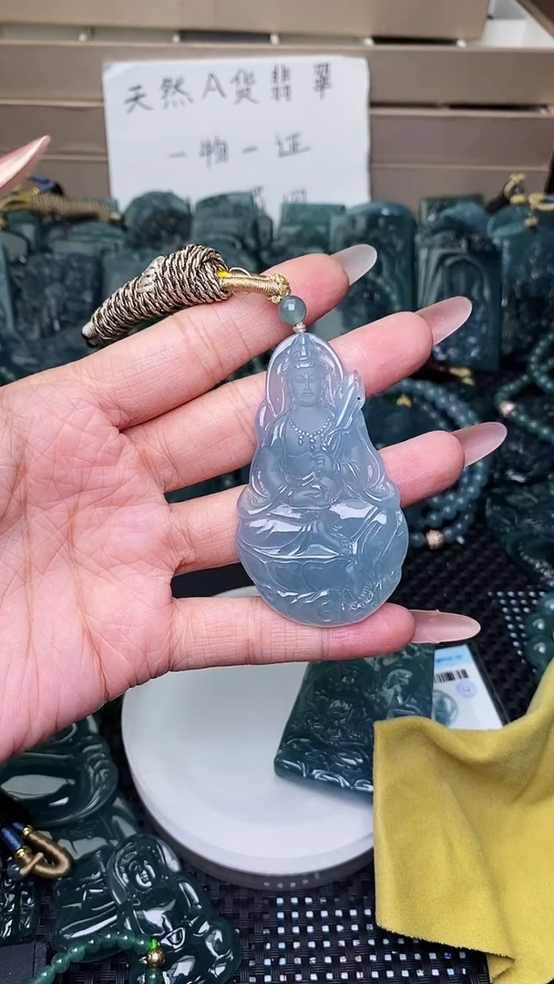 颈饰未镶嵌翡翠