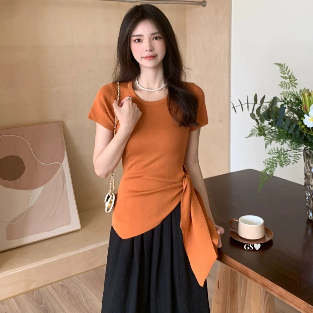 【现货】不规则侧面收腰2025新款夏季修身百搭设计感别致绝美小上衣