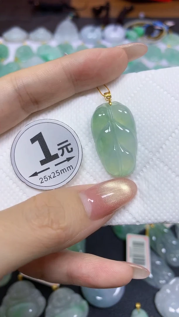 颈饰18K金镶嵌翡翠天然翡翠A货