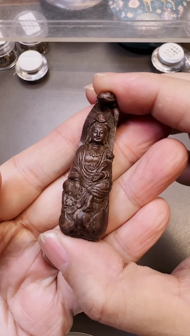 【闪购商品】沉香摆件沉水观音雕刻件8.8克多样性发货1件