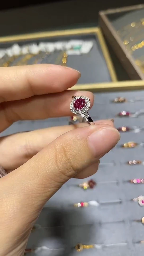 18K金镶嵌戒指红宝石·