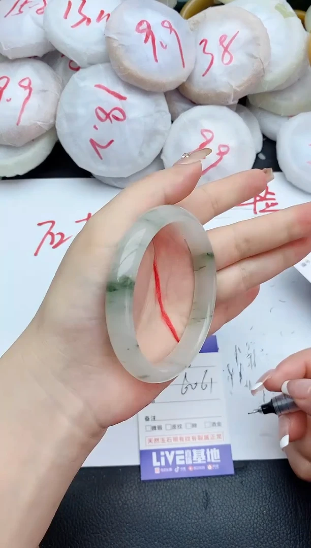 石英质玉手镯未镶嵌238+60.9