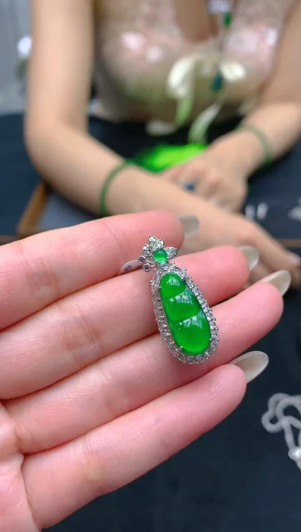 翡翠未镶嵌颈饰天然A货翡翠