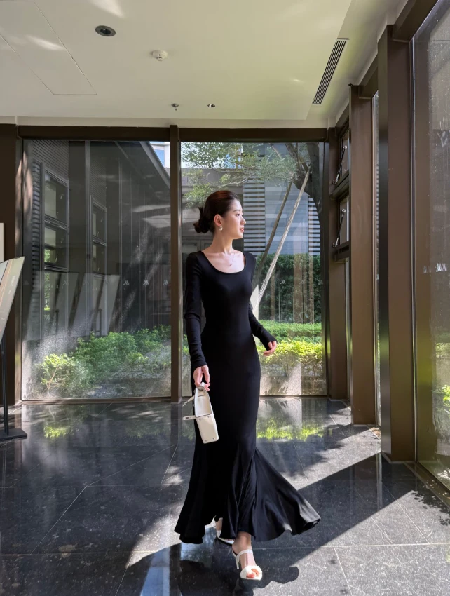 秋季新款方领显瘦包臀鱼尾连衣裙女  修身设计感小众名媛气质长裙