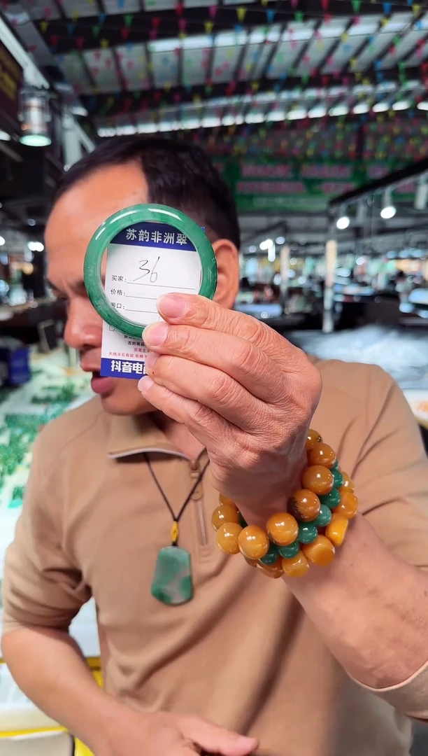 未镶嵌手镯石英质玉（非洲翠）57+