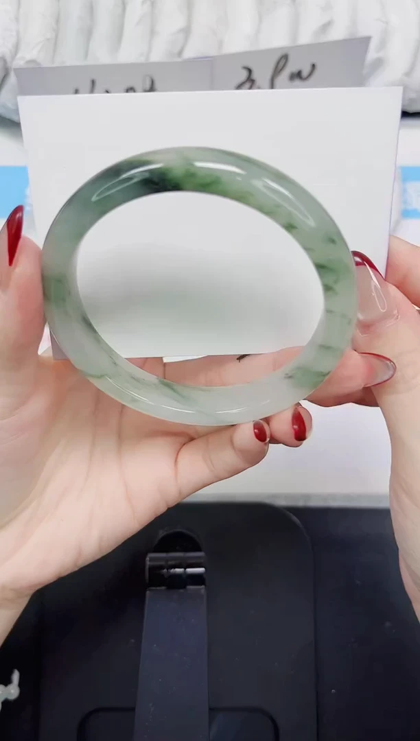 【闪购商品】石英质玉手镯未镶嵌238