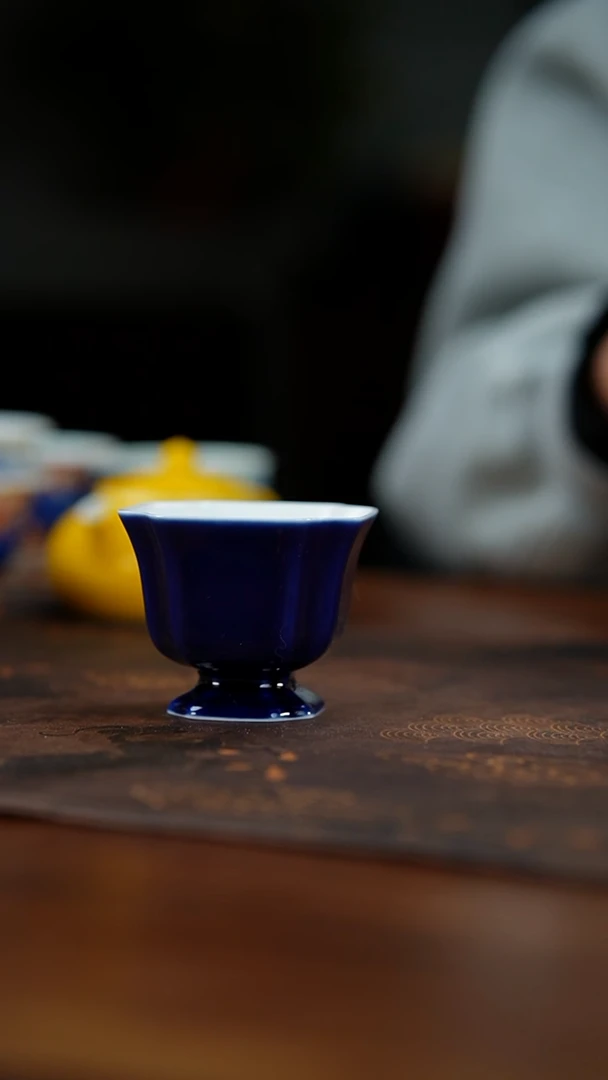 江壶见陶瓷宝石蓝四方杯
