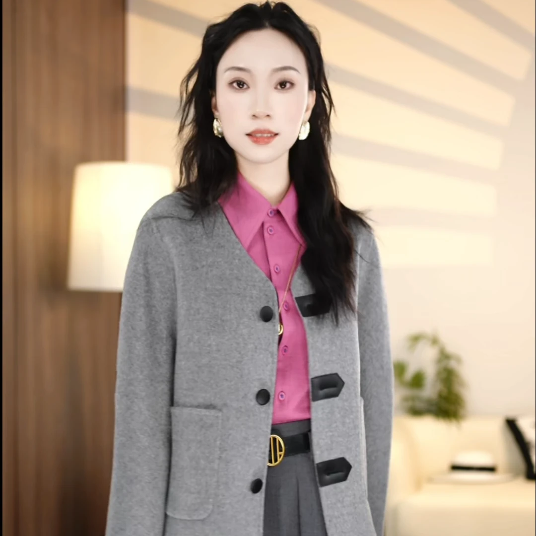 哥弟新款冬季经典复古V领巴恩风绵羊毛毛呢外套女1400779