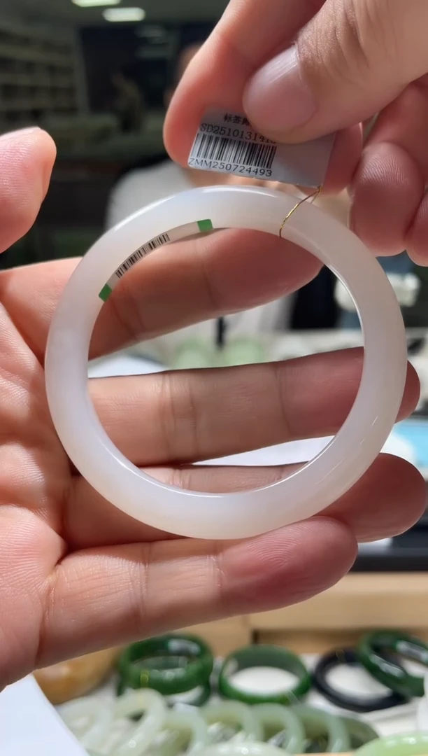 未镶嵌手镯和田玉57-58圈口 4493