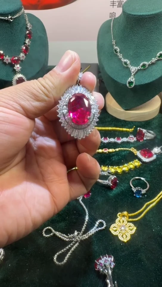 18K金镶嵌戒指红宝石1