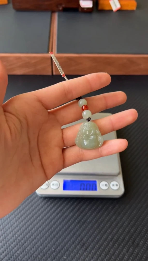 【闪购商品】和田玉吊坠(赠链)未镶嵌且末微色差近矿